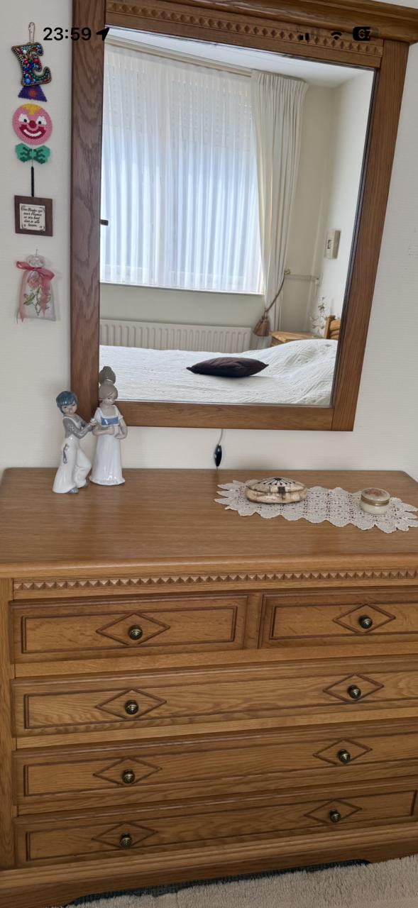 Eikenhout Commode/Ladenkast. Perfecte staat. Bijbehorende spiegel.