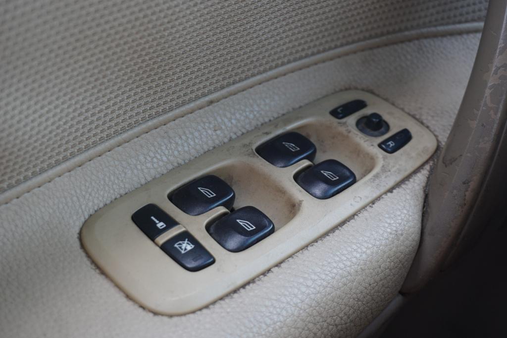 Volvo V70 2.4d edition airco / cruise / elektr. ramen / trekhaak / lm velge