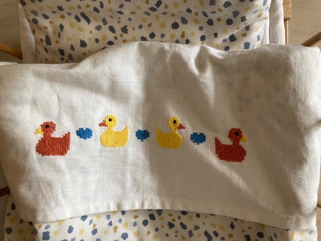 Poppen/knuffel spijlenbedje van beukenhout