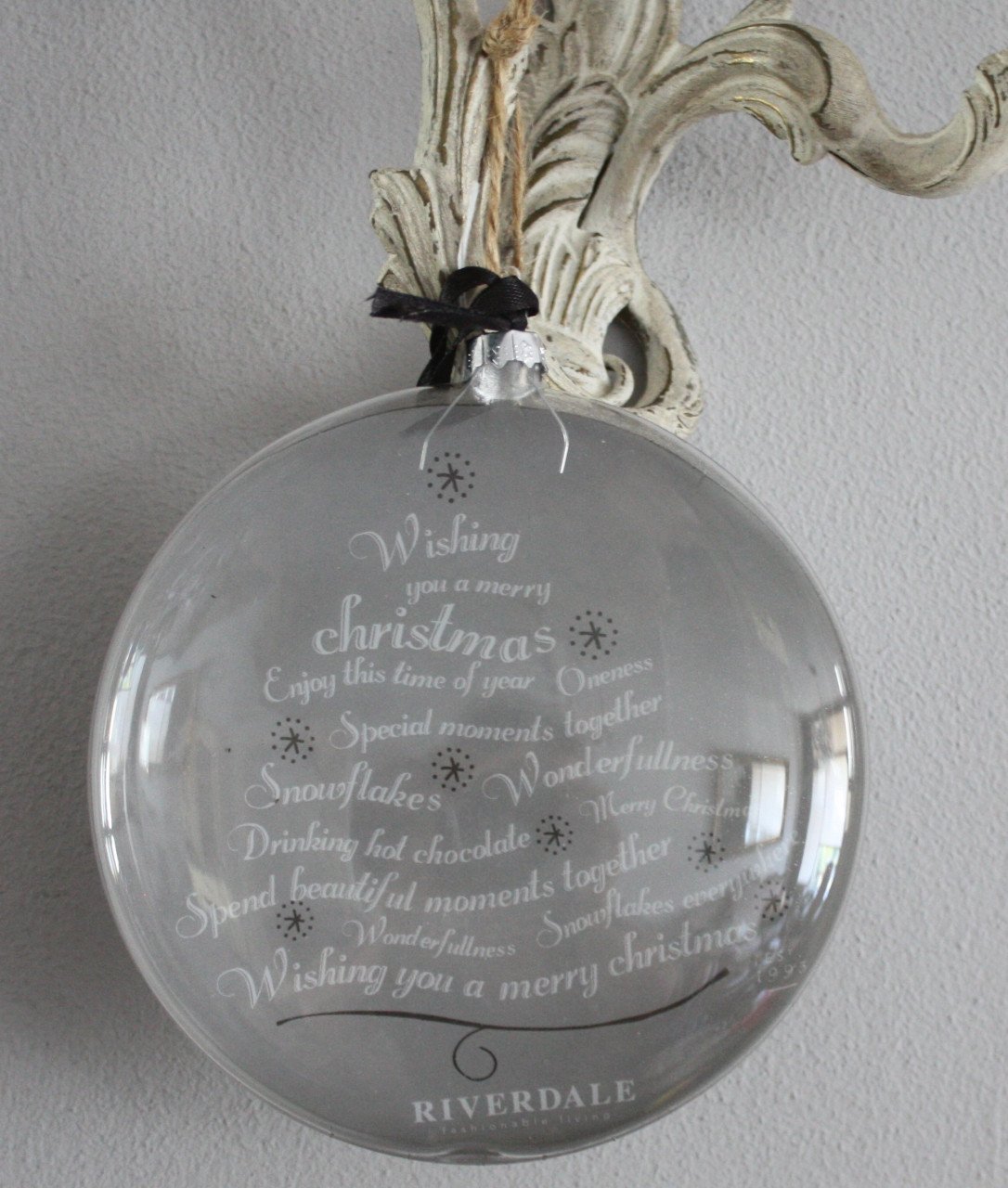 Kerstbalplat glas met tekst zilveren achtergrond