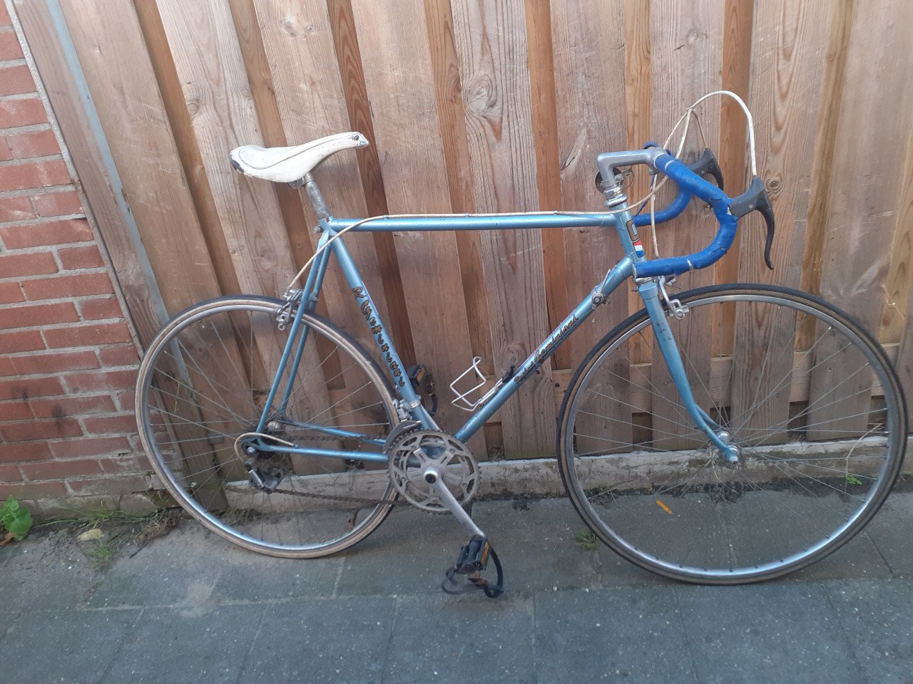 1 x Racefiets Rood merk  Raphael GEMINIANI  1 x Blauw  *** Oldtimer ***