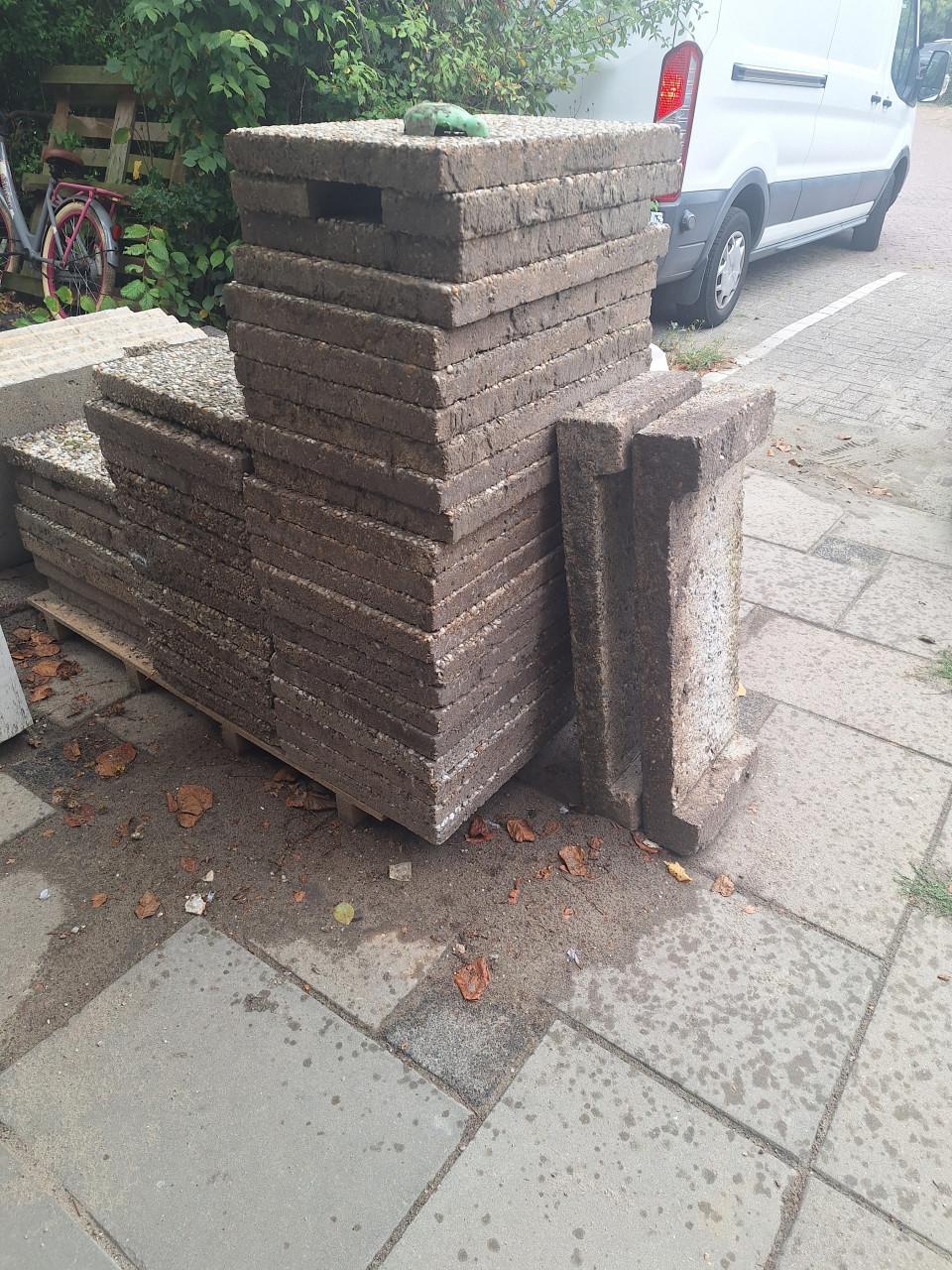 2x Gratis betonnen traptreden