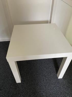 Gratis twee bijzet tafeltjes