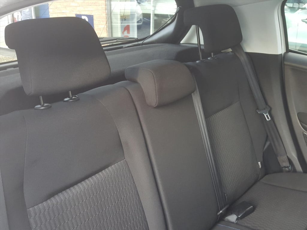 Peugeot 208 1.2 puretech 82pk signature navigatie | cruise control | airco 