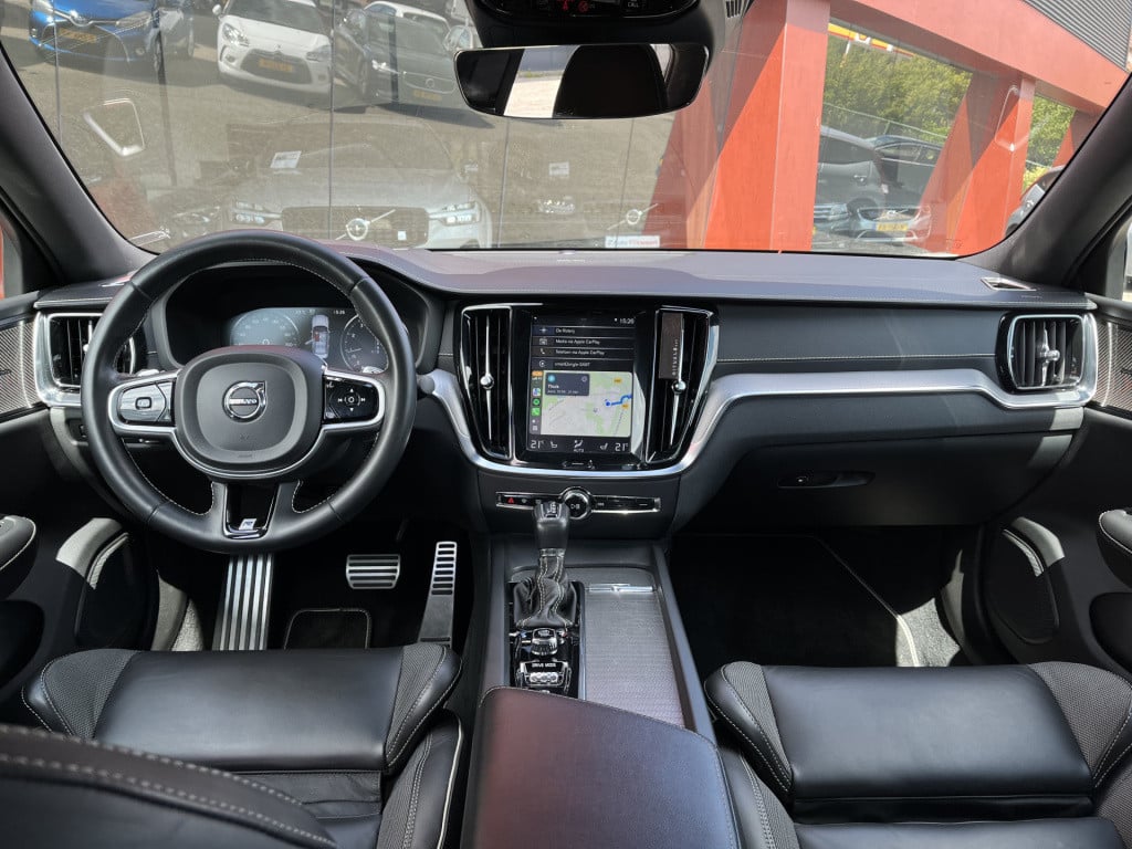 Volvo S60 2.0 t5 r-design | pano | pilot assist | head-up | carplay | stuur