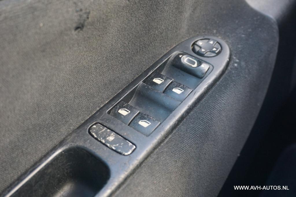 Peugeot 207 1.4-16v xr