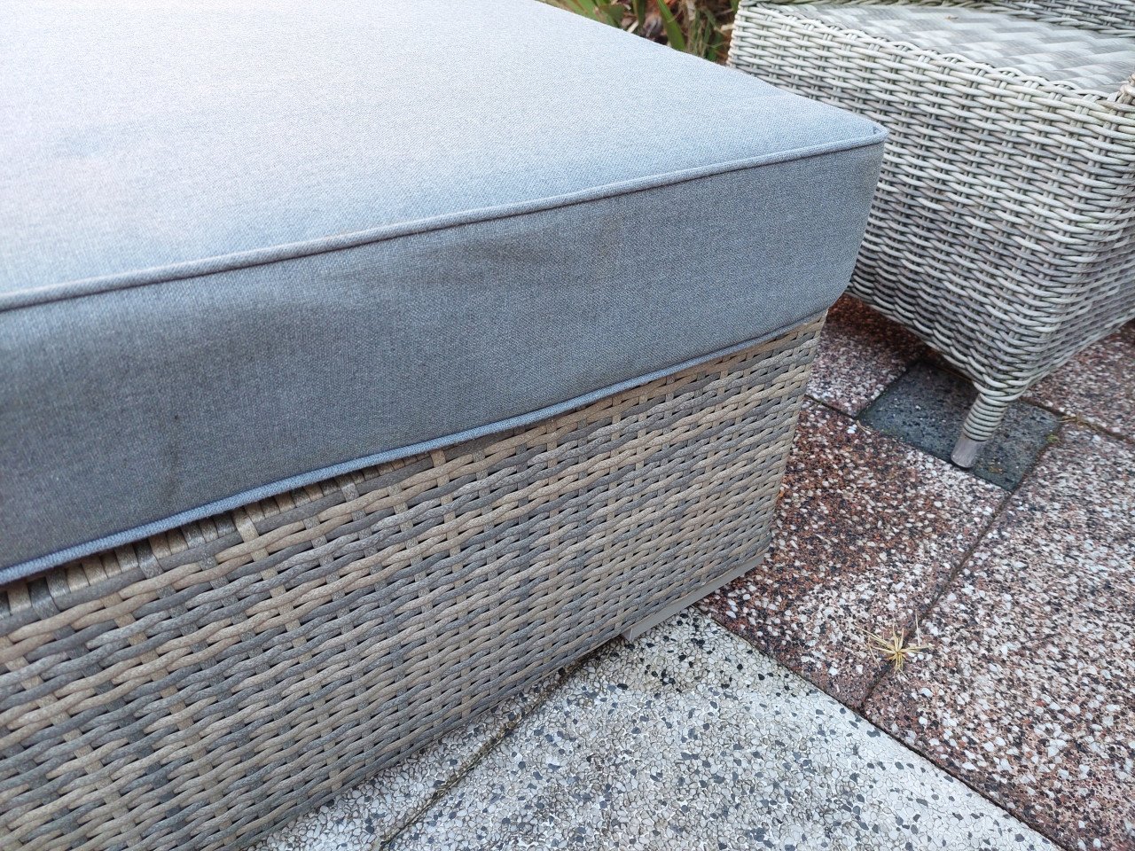 2 nieuwe lounge hockers 75x75 met kussens