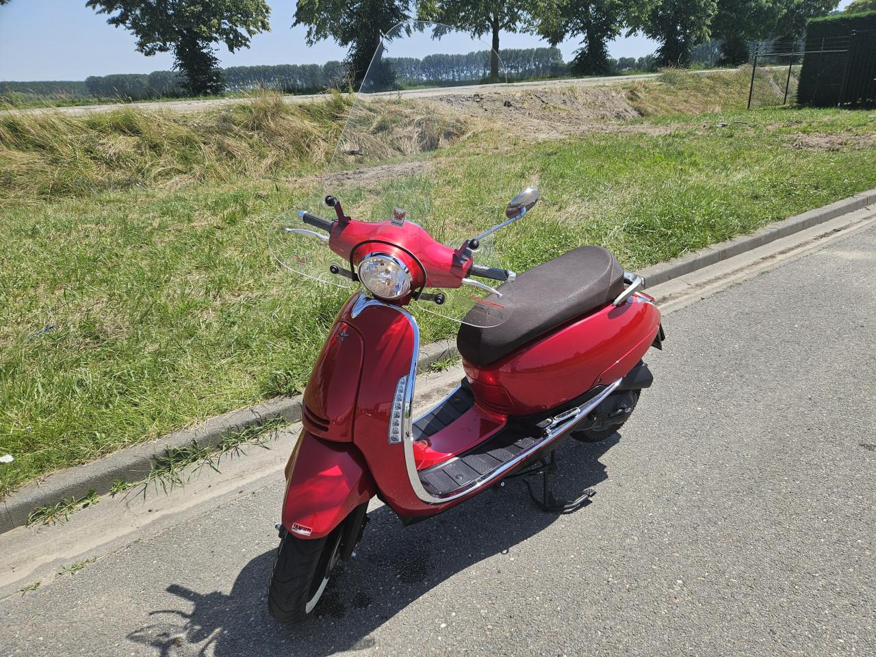 DJJD AVANTGARDE SCOOTER met 2361 km !
