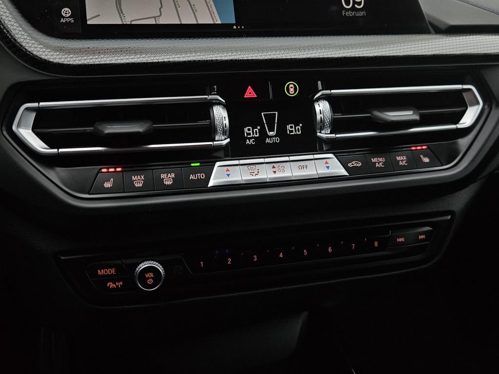 BMW 1 Serie 118i high executive m-sport | head-up | leder