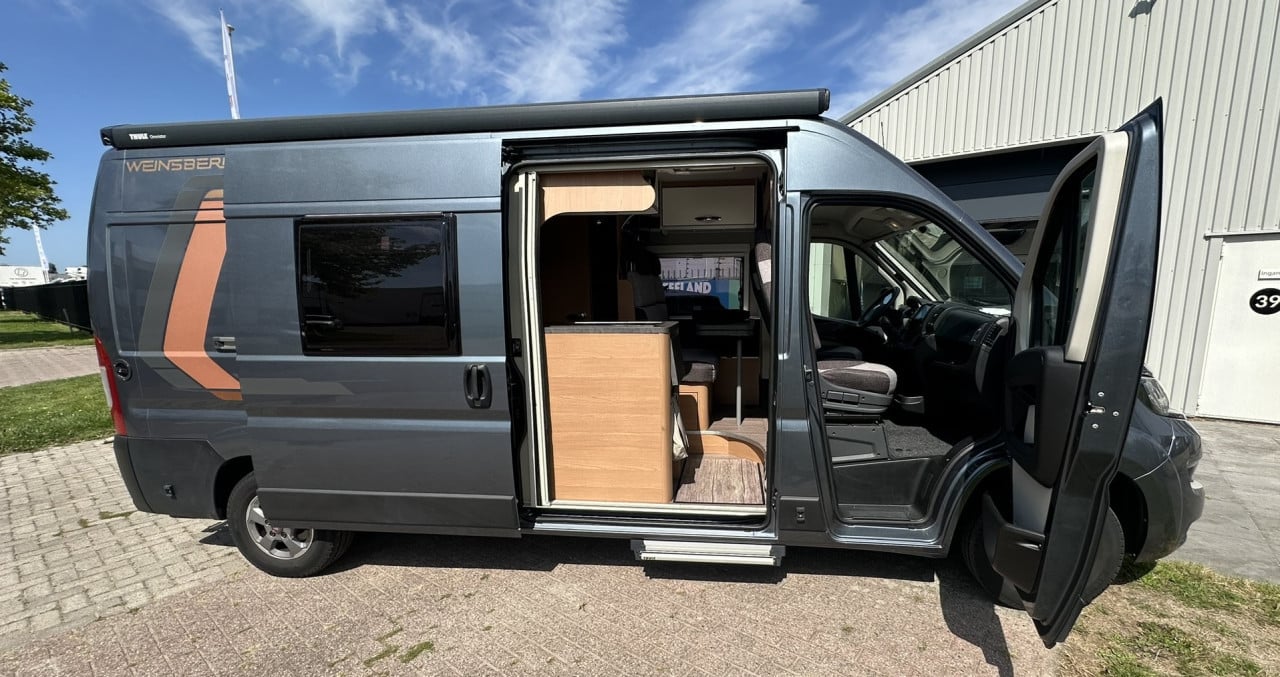 Weinsberg Cara R47 Automaat – Buscamper met lengtebedden | Slechts 55.550km