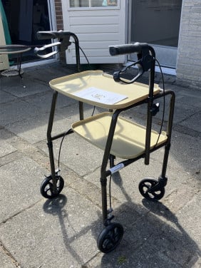 Binnen Rollator met dienblad