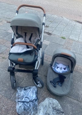 Kinderwagen + reiswieg en extra’s