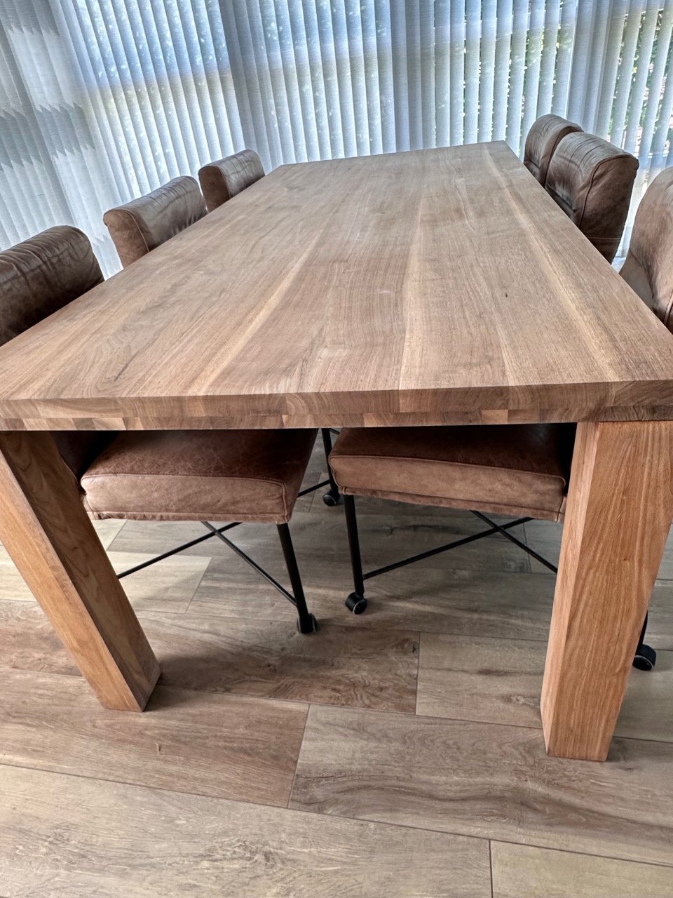 Massief Notenhouten eettafel van Bert Plantagie