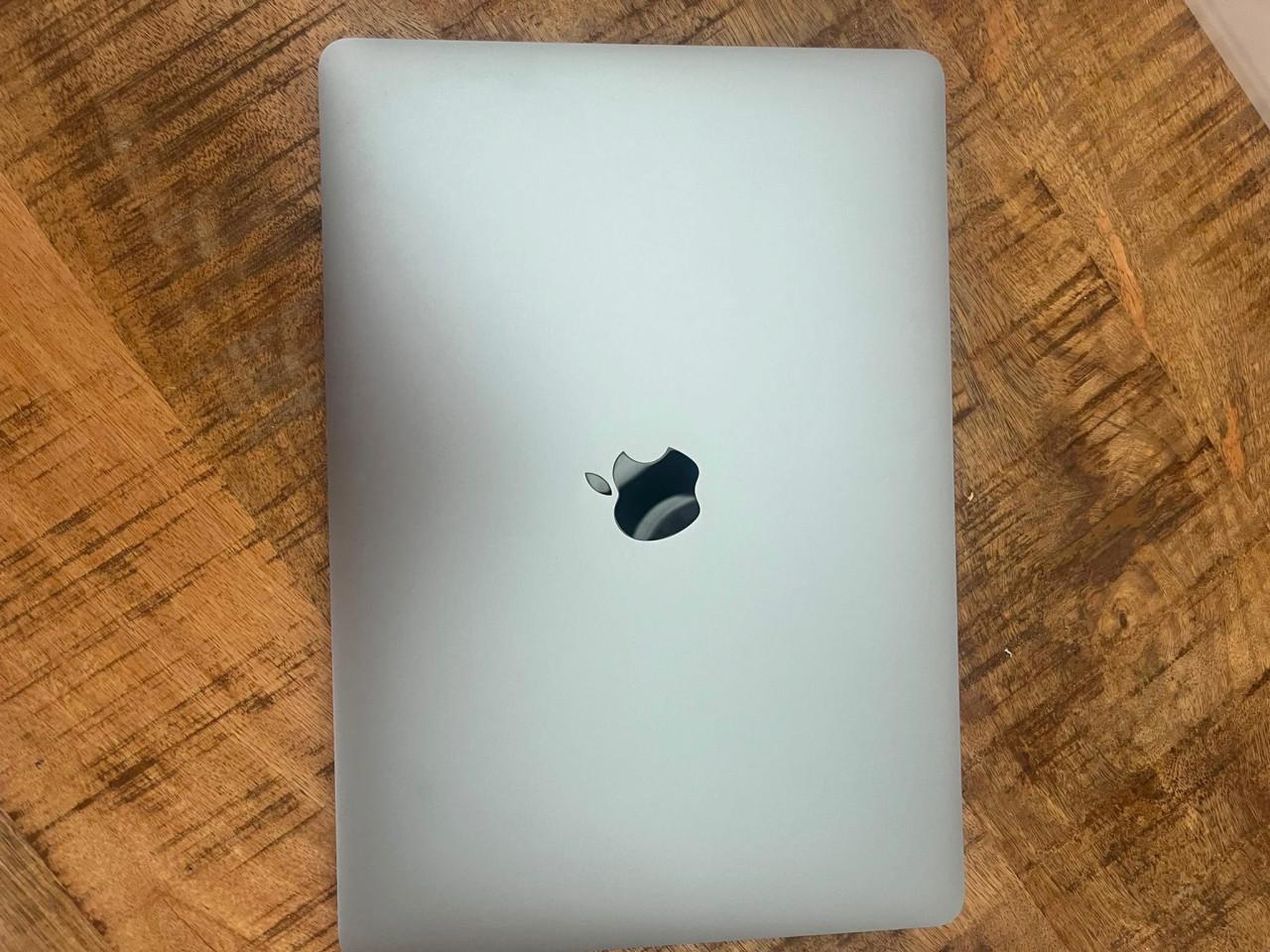 MacBook Pro 13” 2020 | i5 | 8GB | 256GB | Touch Bar