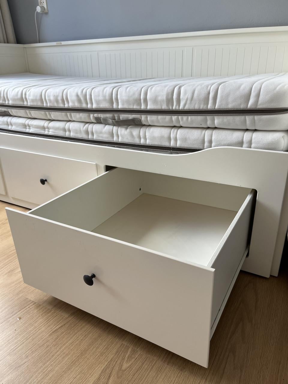 Hemnes IKEA bed