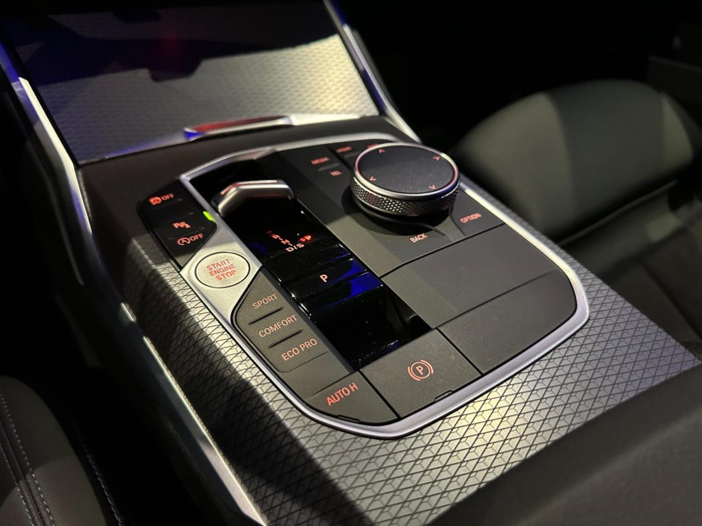 BMW 3-serie 318i m sport edition *schuifdak*shadow line*camera*laser*