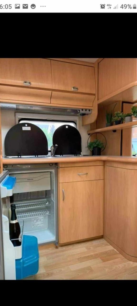 Caravan hobby 460