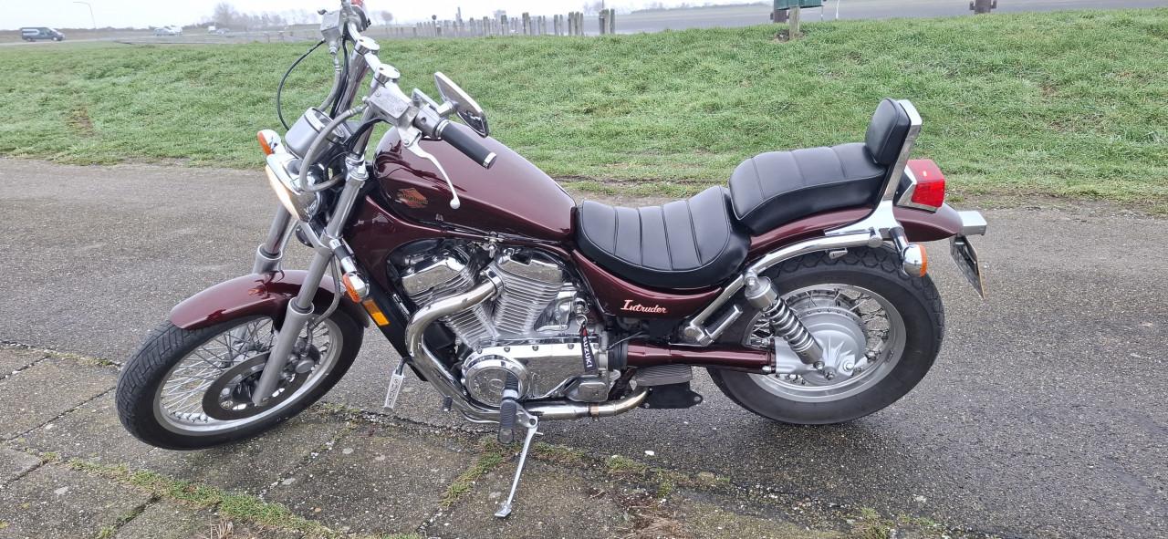 Suzuki intruder vs750
