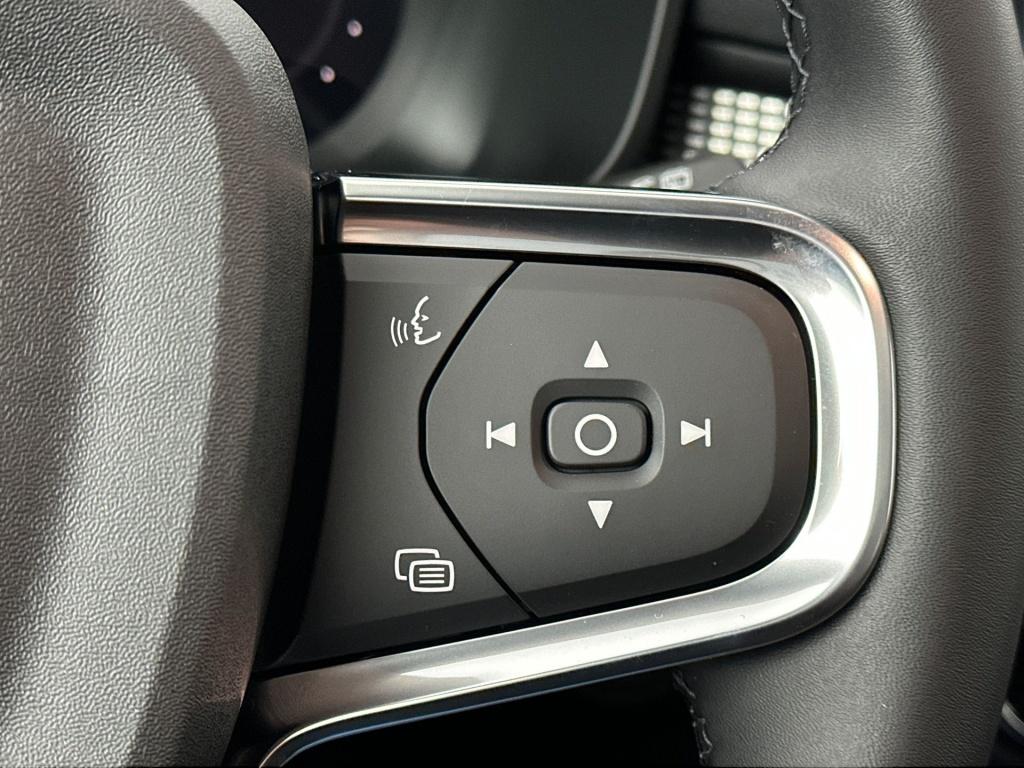 Volvo Ex40 extended range ultra dark europa