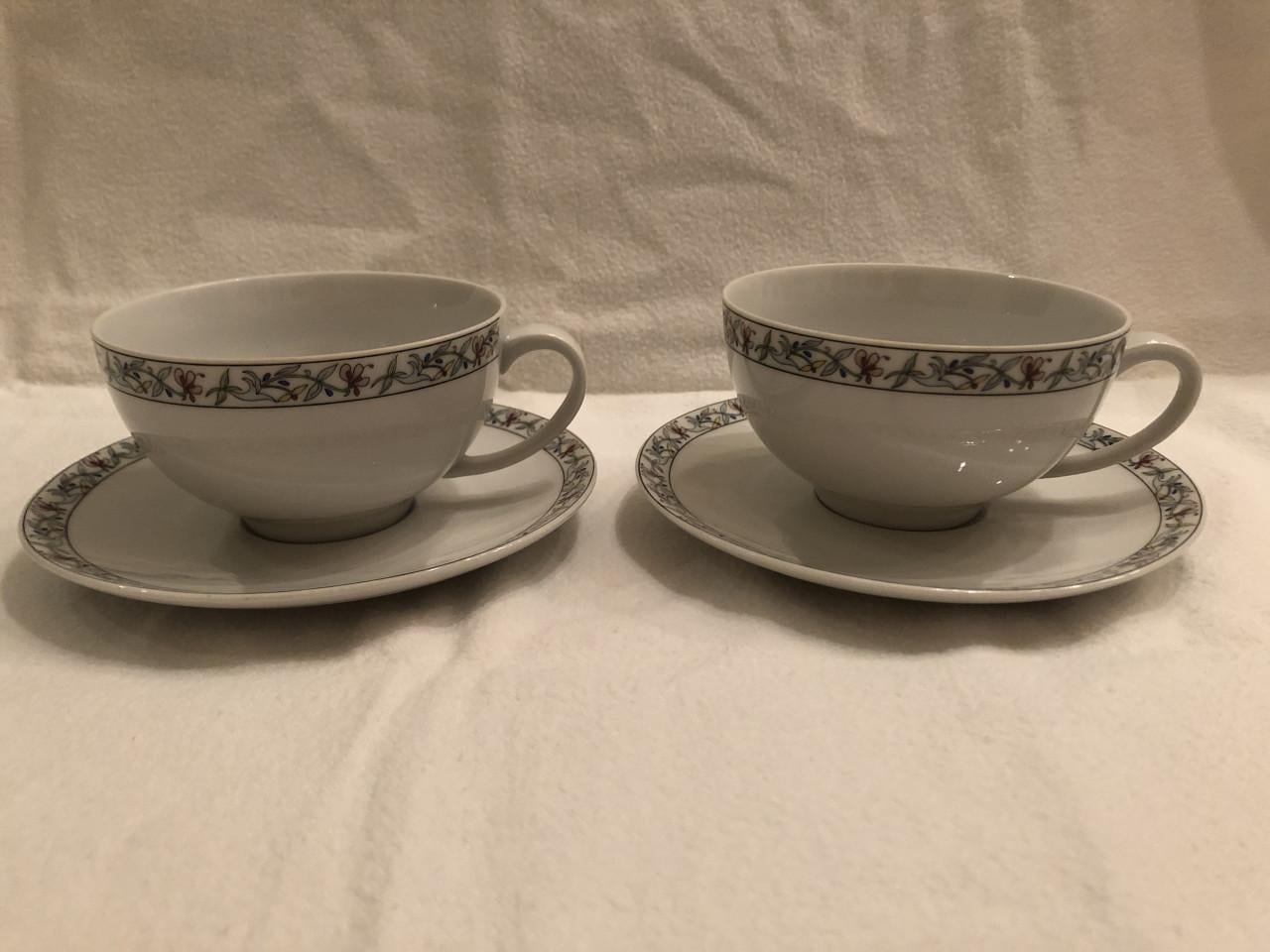 2 theekopjes met schotel