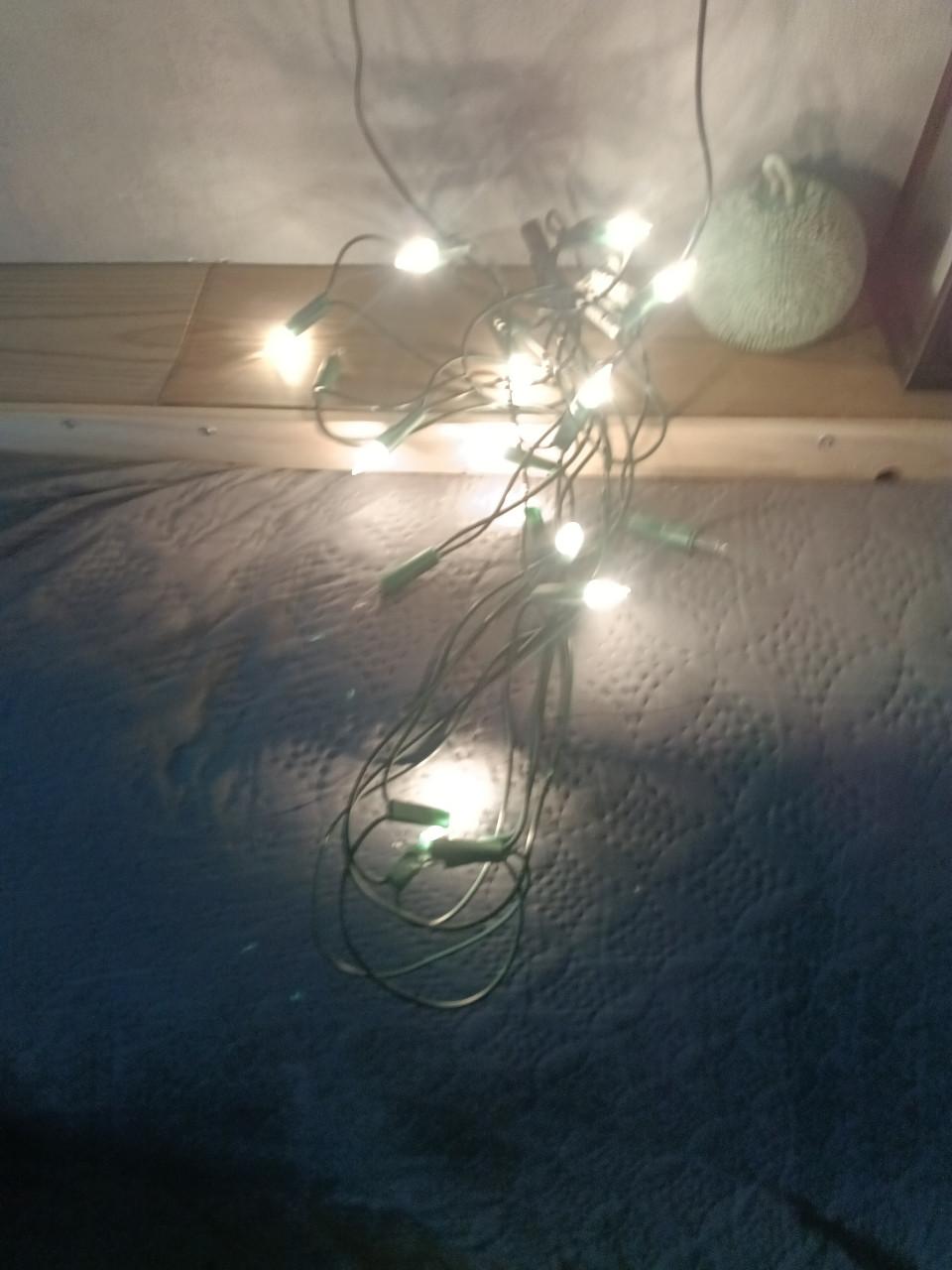 Doos met allerlei kerstversiering