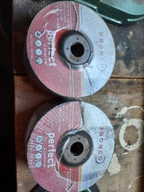 Partij slijpschijven diverse maten, zie foto’s.