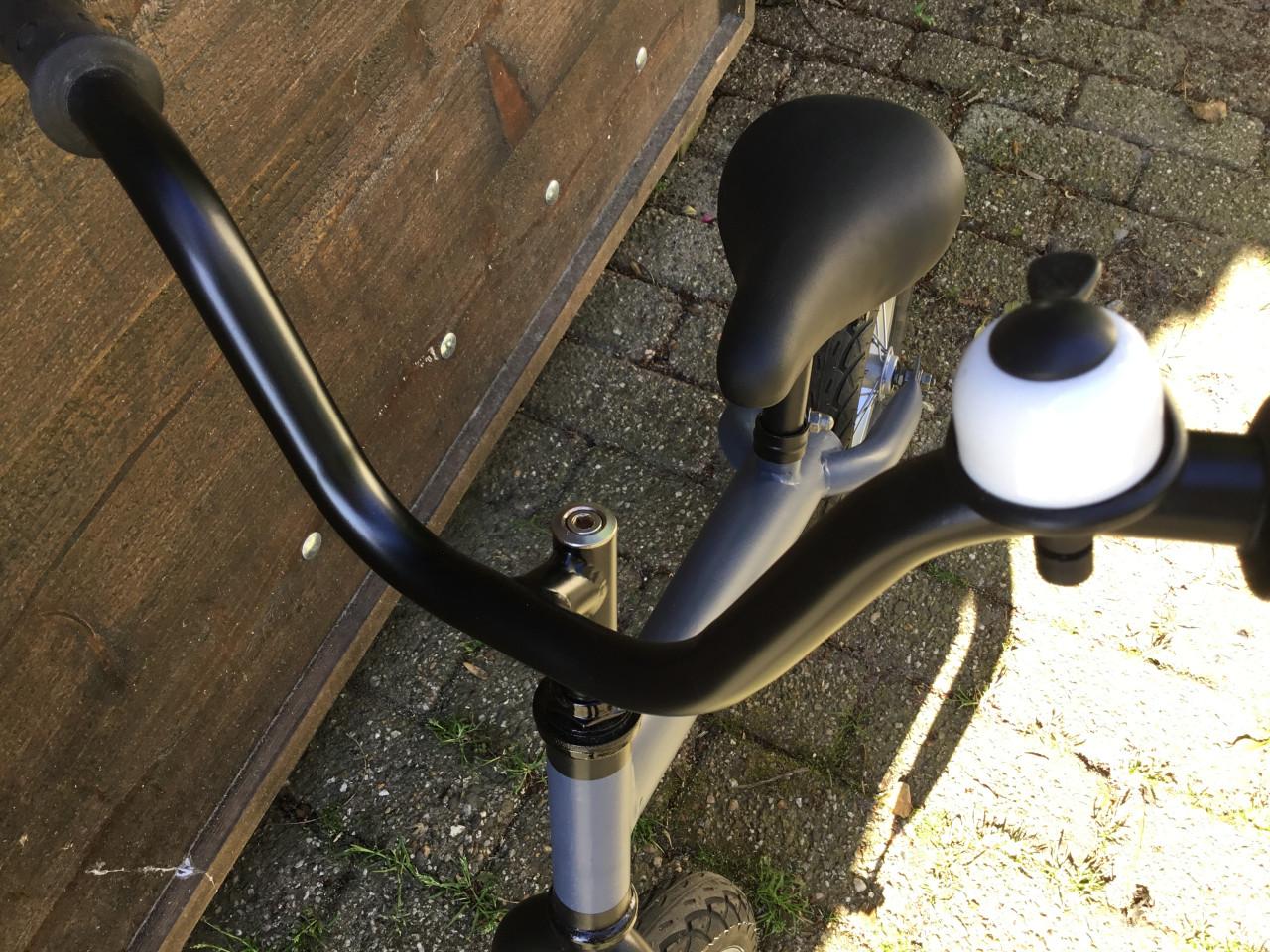 Loopfietsje Loekie 16 inch. Blauw/Zilver/Zwart. Geheel nw gemaakt.