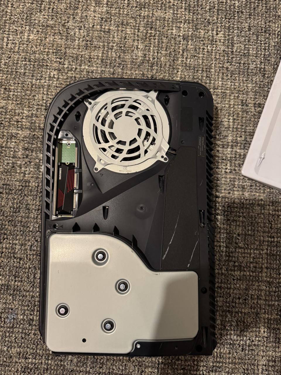 Ps5 met twee scuf controllers, 1 ps5 controller en 2TB geheugen