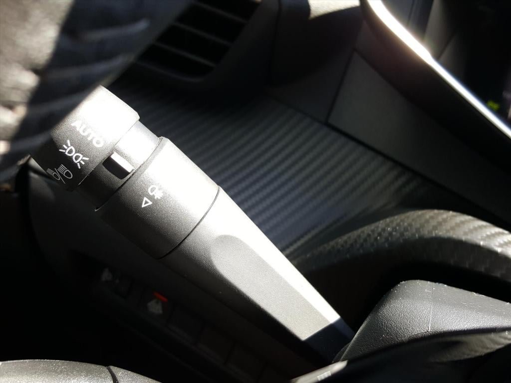 Peugeot 2008 allure pack 1.2-100pk navigatie | keyless entry | applecarplay