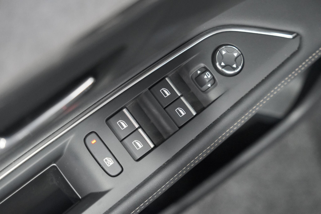 Peugeot 3008 hybrid4 300 gt | elektrisch panoramadak | dodehoekdetectie | c
