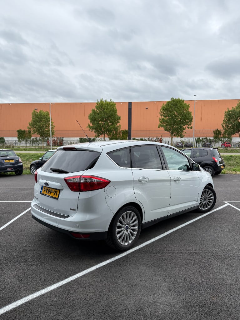 Ford C-max 1.0 - titanium - nieuwe distributie -125pk
