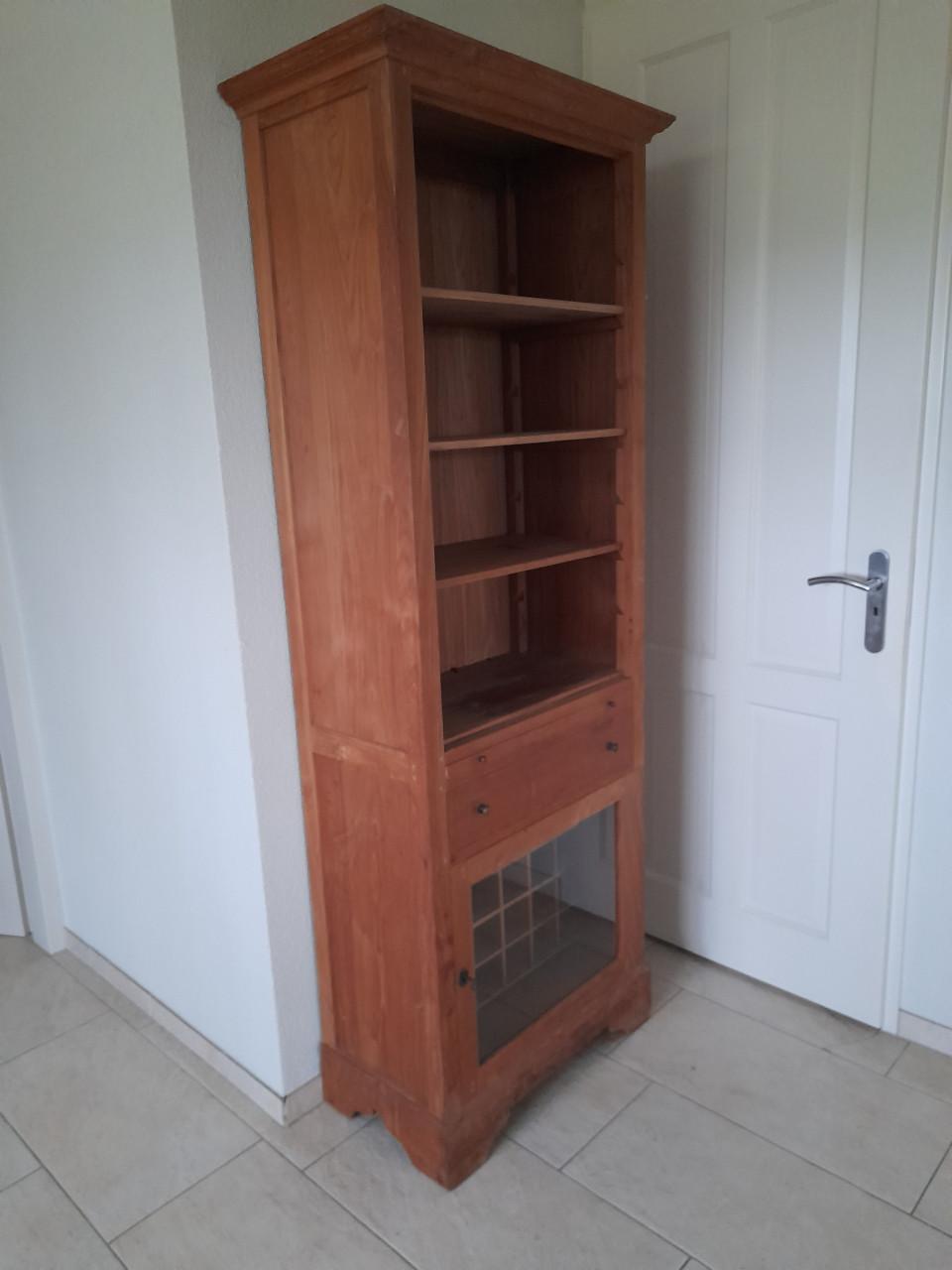 Prachtige (boeken)kast (in goede nette staat ) 77 x 42 x 200H
