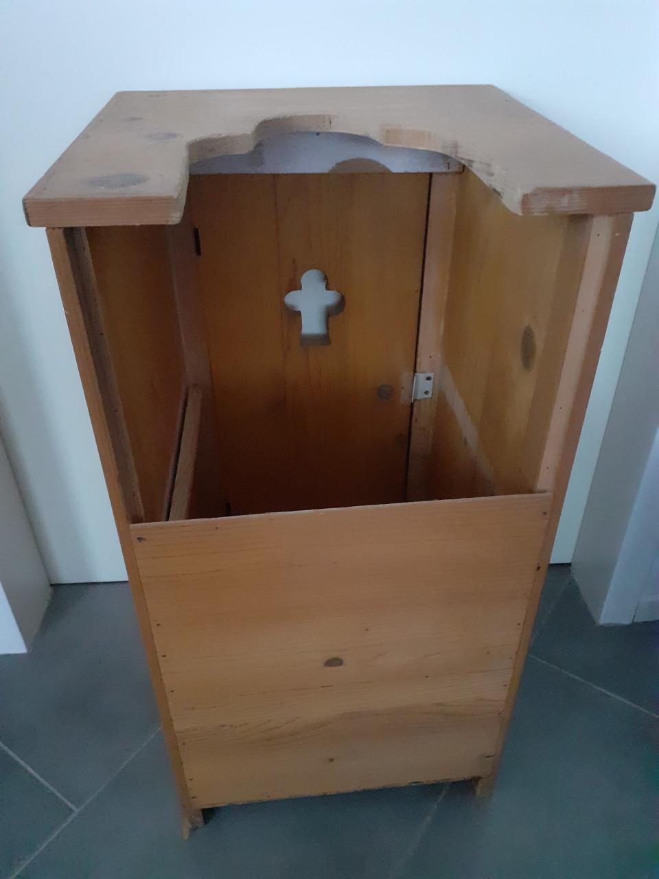 Houten wastafelkastje