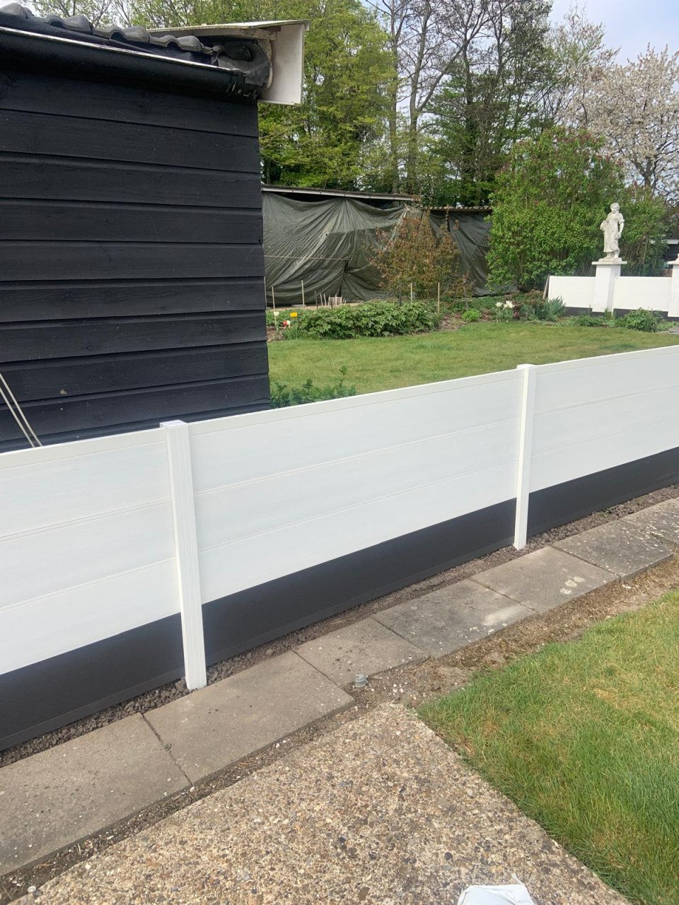 Te koop; composiet planken schutting klikoombouw tuindeur balkon afscheidin