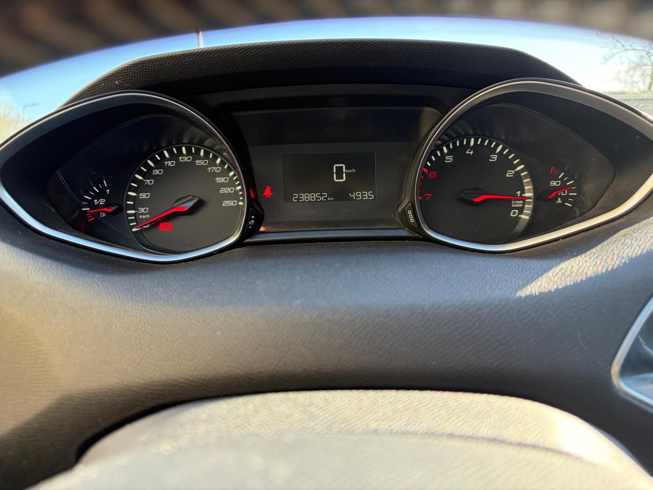 Peugeot 308 1.2 e thp sw 2015 airco navigatie