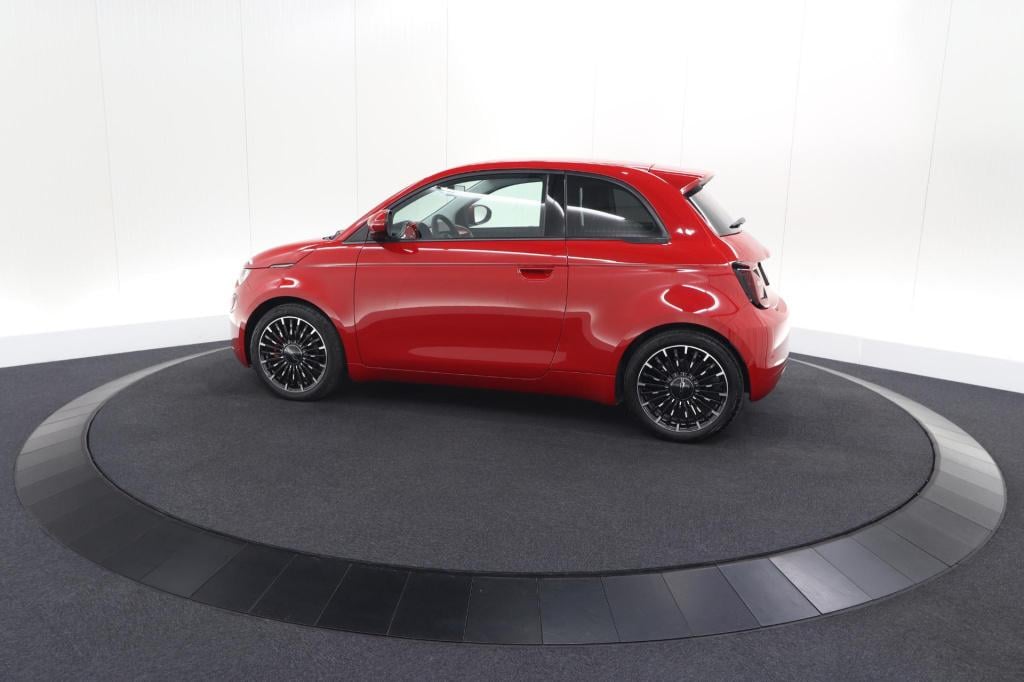 Fiat 500 icon 42 kwh | camera | 17" velgen | keyless start | navigatie | ap