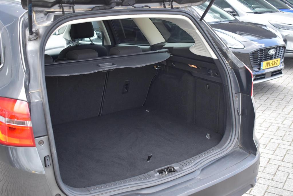 Ford Focus wagon 1.0 titanium edition | wegklapbare trekhaak | climate cont