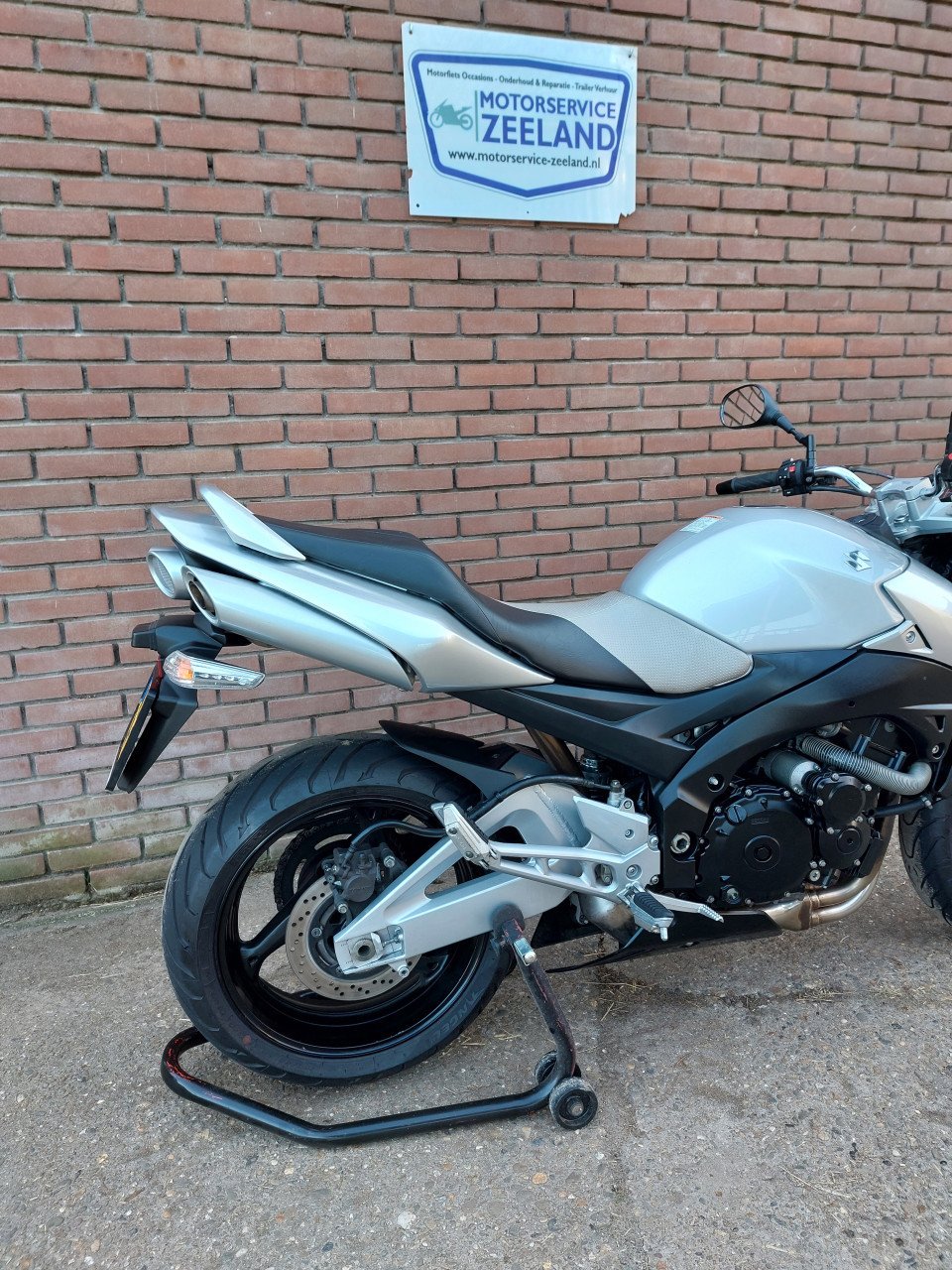Suzuki GSR 600 (Zeer netjes!)