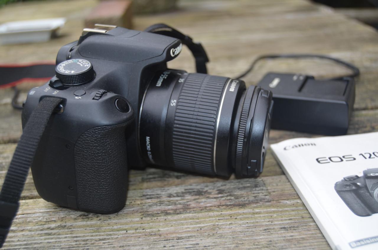 Canon EOS 1200D +2 Accu's