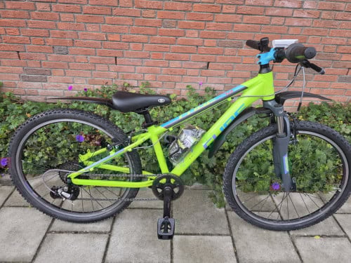 CUBE | RACE 240 | 24 INCH | FRAME 32 CM | 7 V | NETTE STAAT!