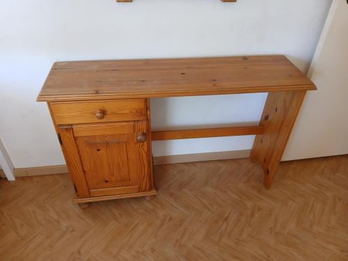 Gebruikte grenen meubels