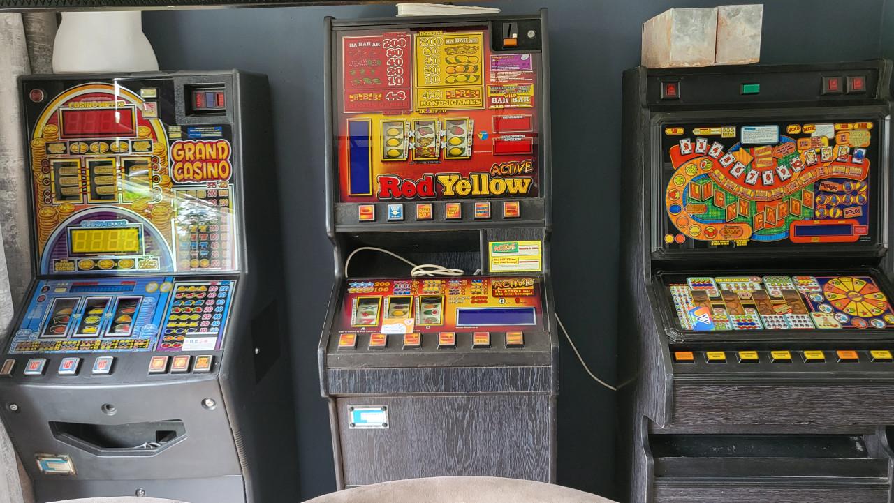 Red yellow fruitautomaat