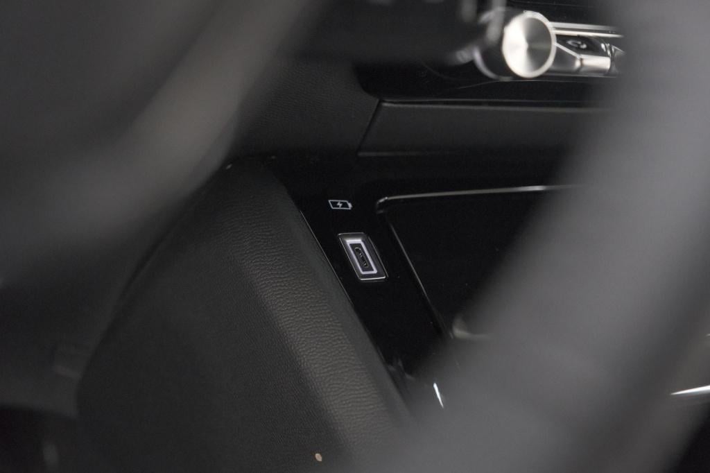 Peugeot 2008 puretech 100 allure | camera | navigatie | parkeersensoren | a