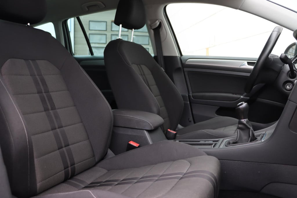 Volkswagen Golf variant 1.0 tsi business edition connected