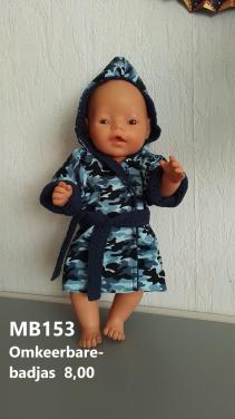 Poppenkleertjes baby born. Omkeerbare badjas. Opbrengst KiKa.