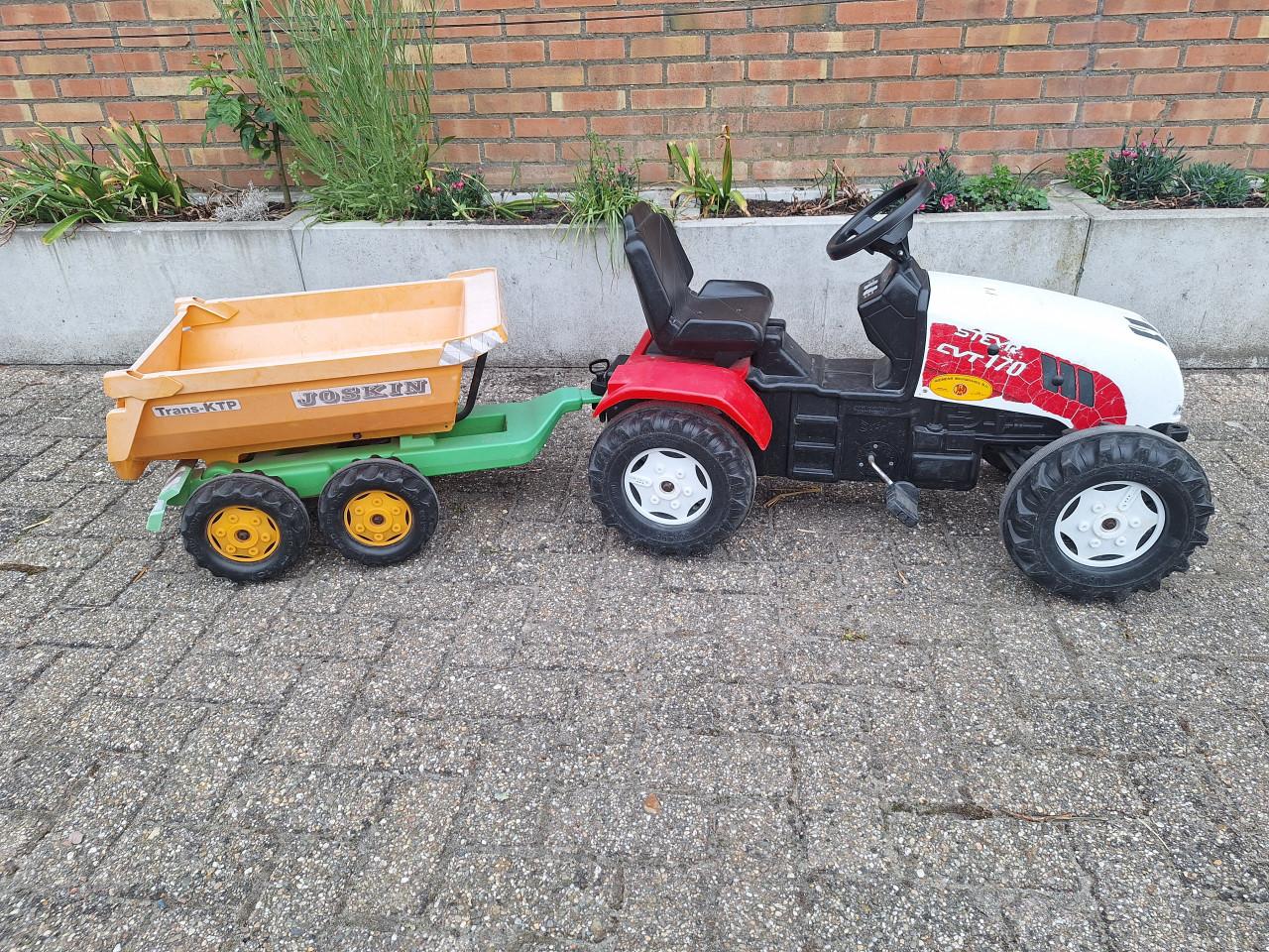 Steyer traptrekker met Joskin kar
