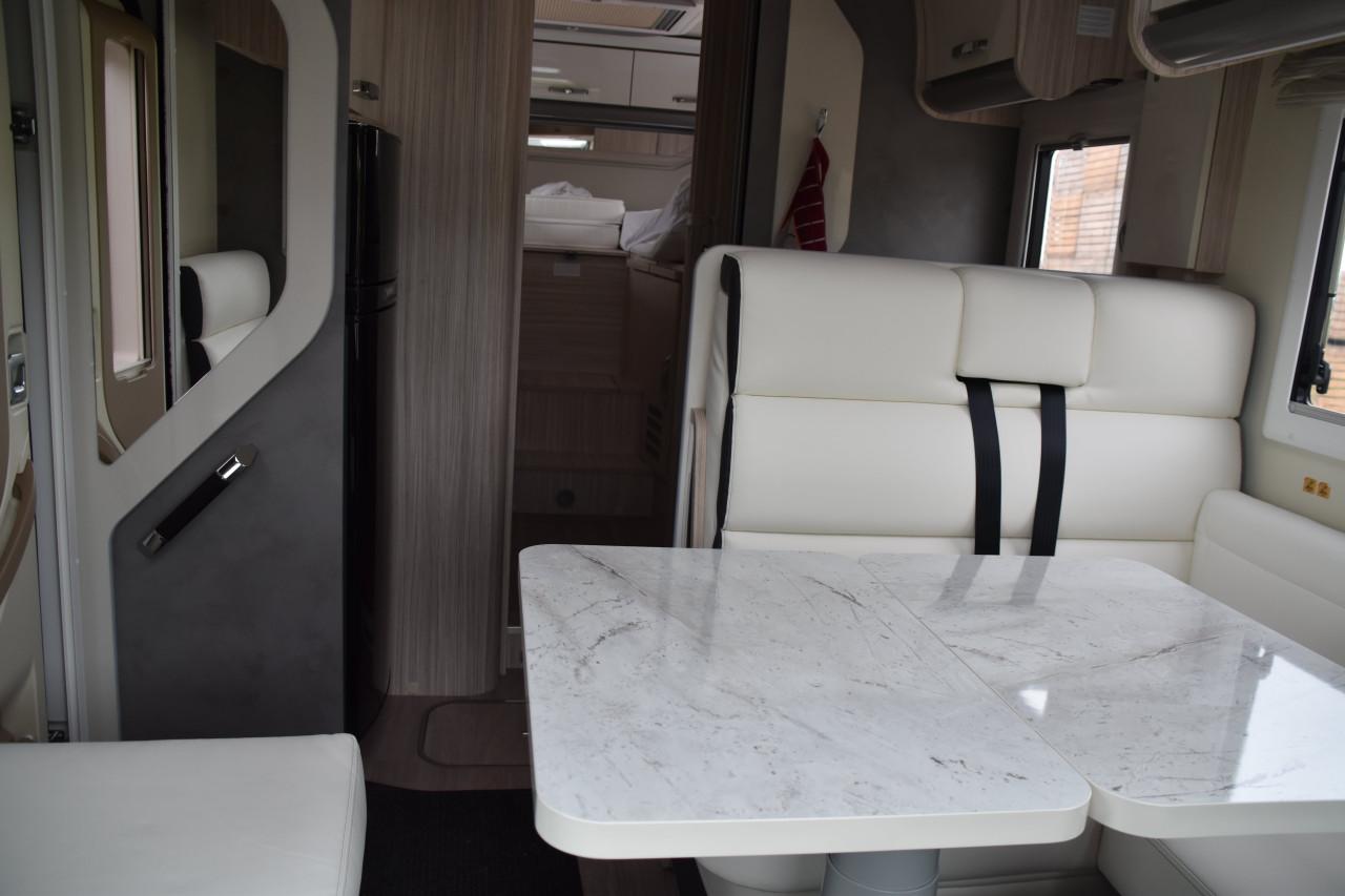 Te Koop: half-integraal camper zo goed als nieuw!