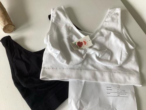 2 splinter nieuwe BHs rekening zit er nog bij maat XL/XXL