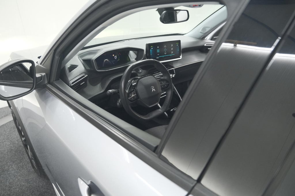Peugeot E-2008 ev allure pack 50 kwh | 3 fase laadfunctie | camera | naviga
