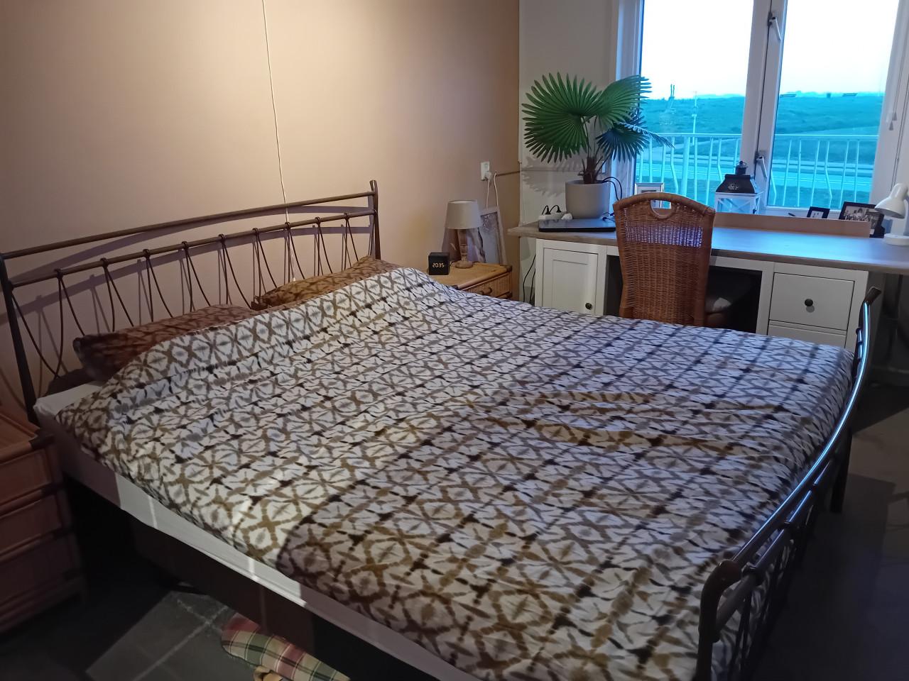 Te koop: een 2 persoons ledikant